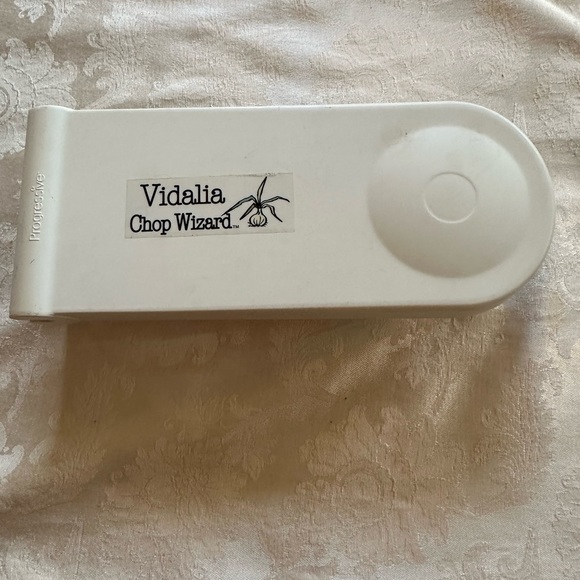 COPY - Progressive Vidalia  chop wizard measures Aprox 10 1/2 by 4 1/2 - Picture 1 of 7